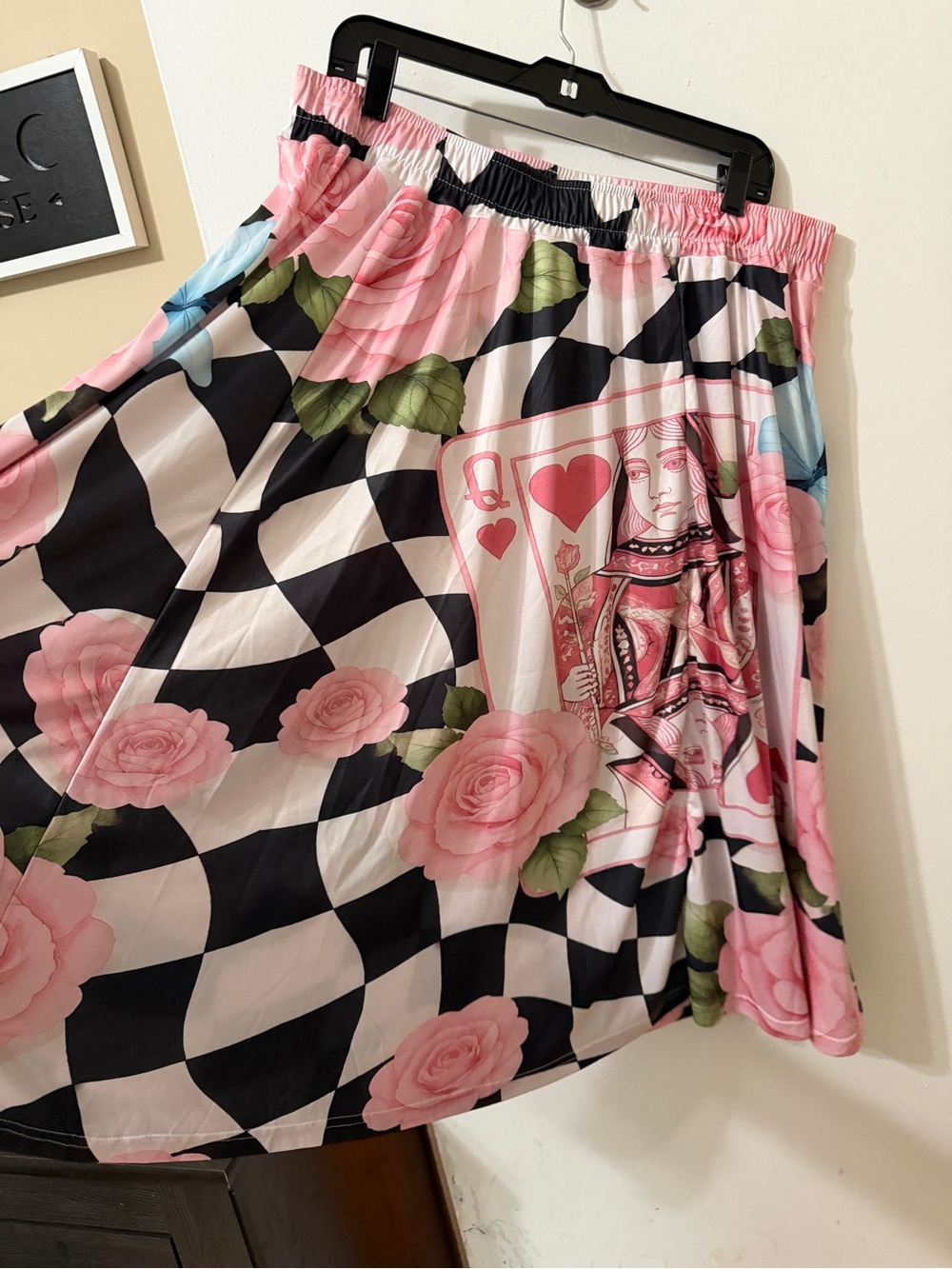 Pink queen of hearts themed skirt. New no tags -